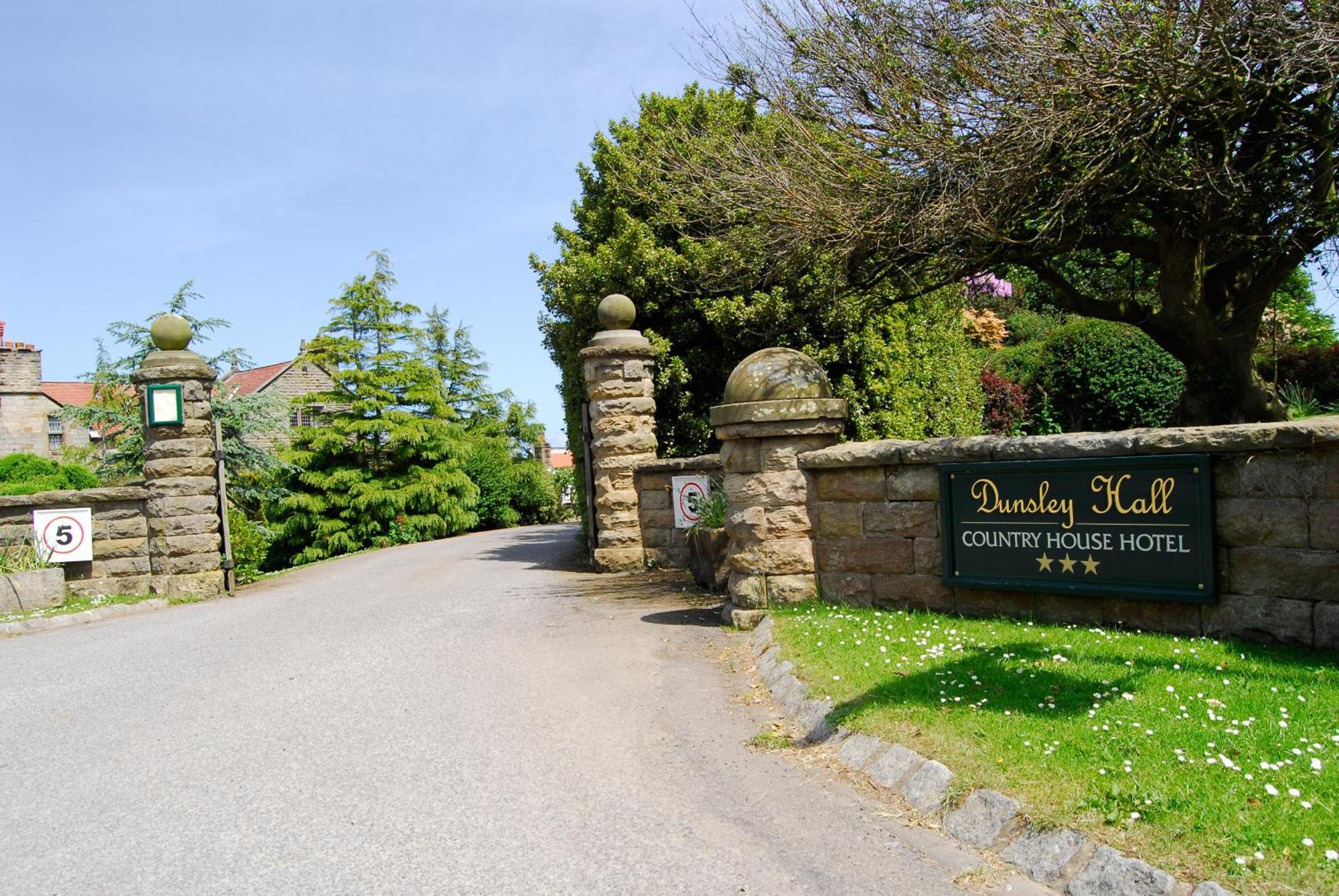Country house Dunsley Hall *