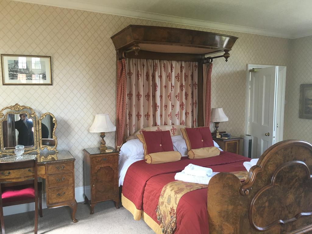 Country house Dunsley Hall