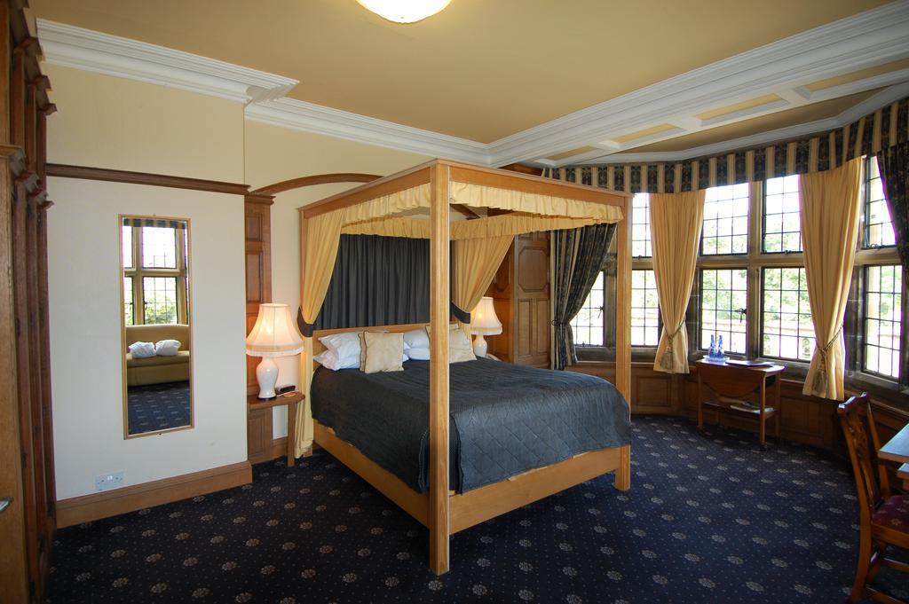 Dunsley Hall Country house *